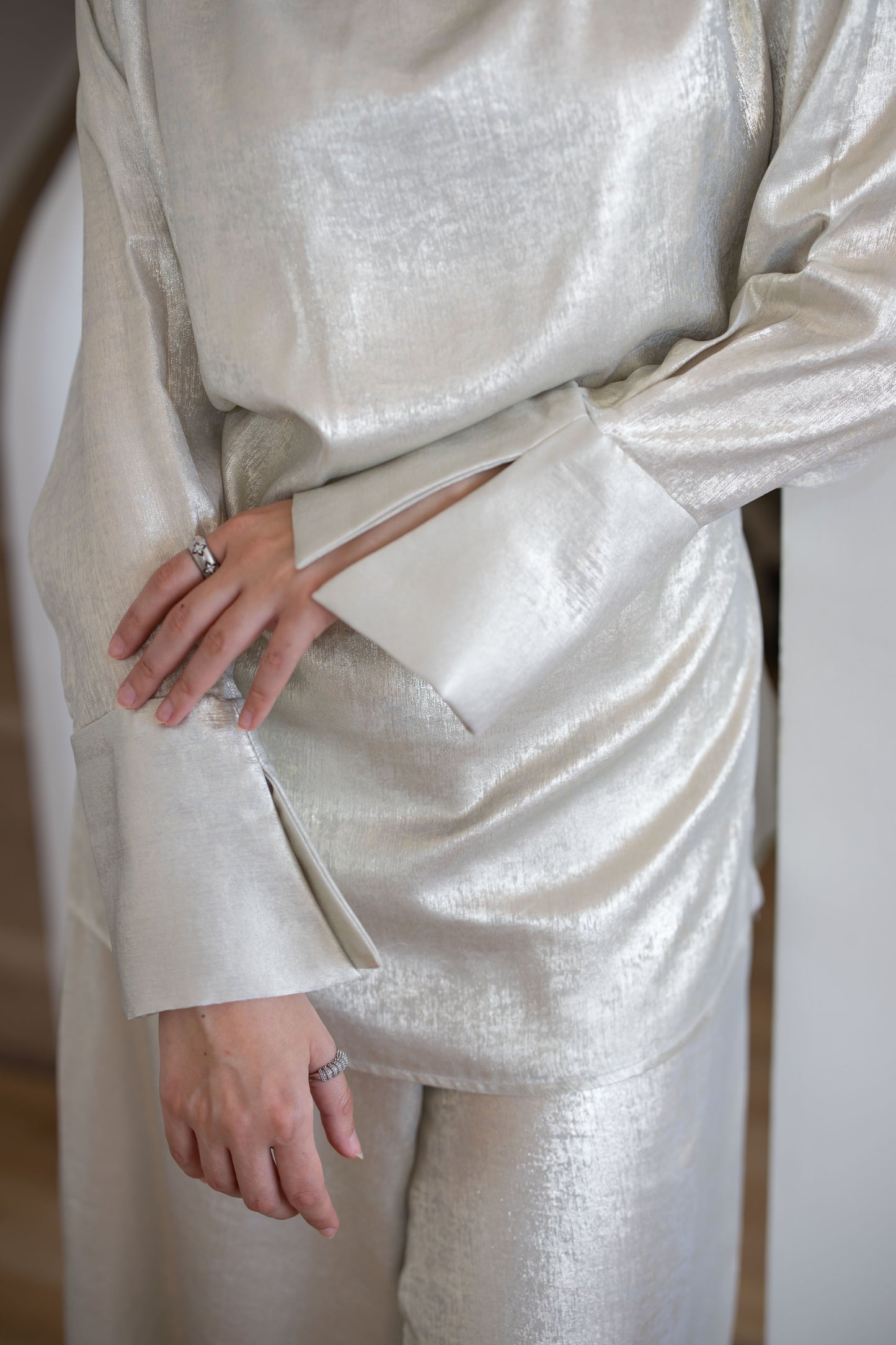 Draped Shimmer Set In White / Silver