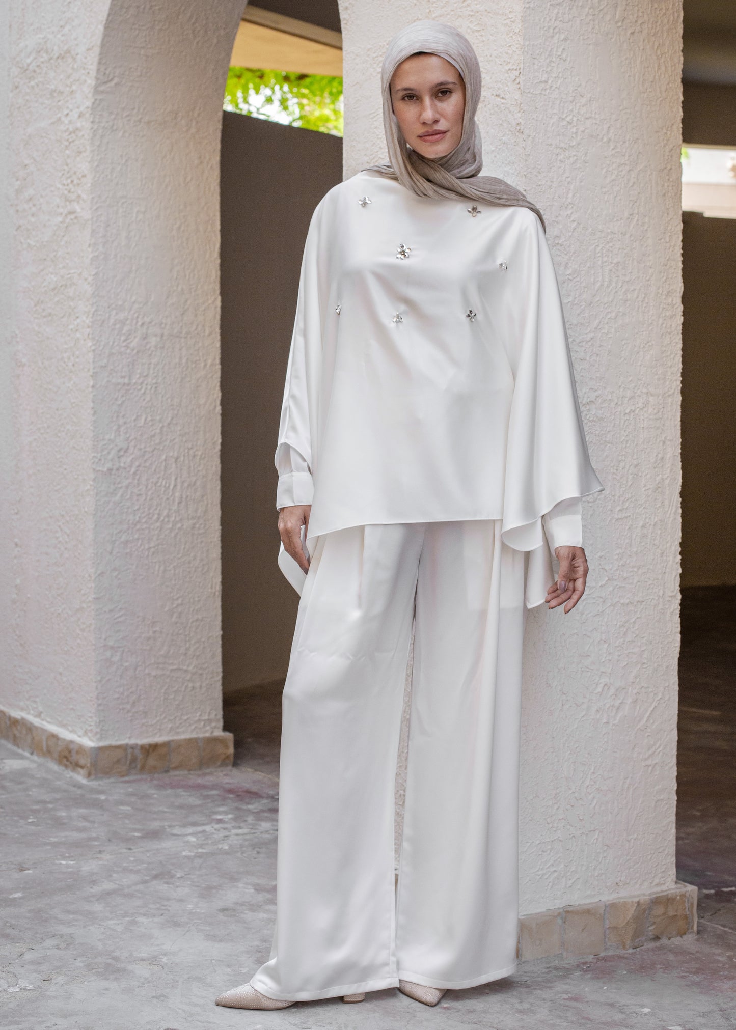 Diala Crystal Edition Set In Offwhite