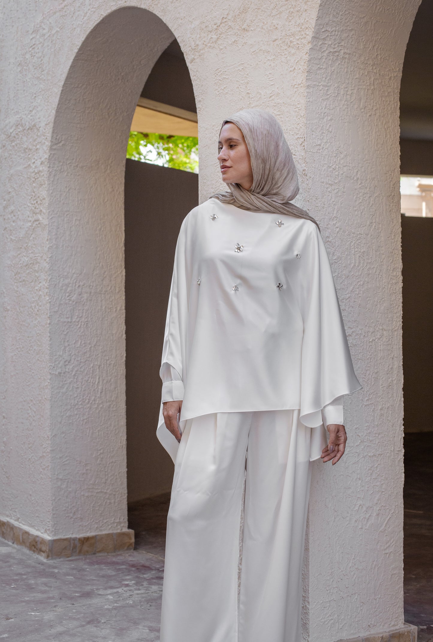 Diala Crystal Edition Set In Offwhite