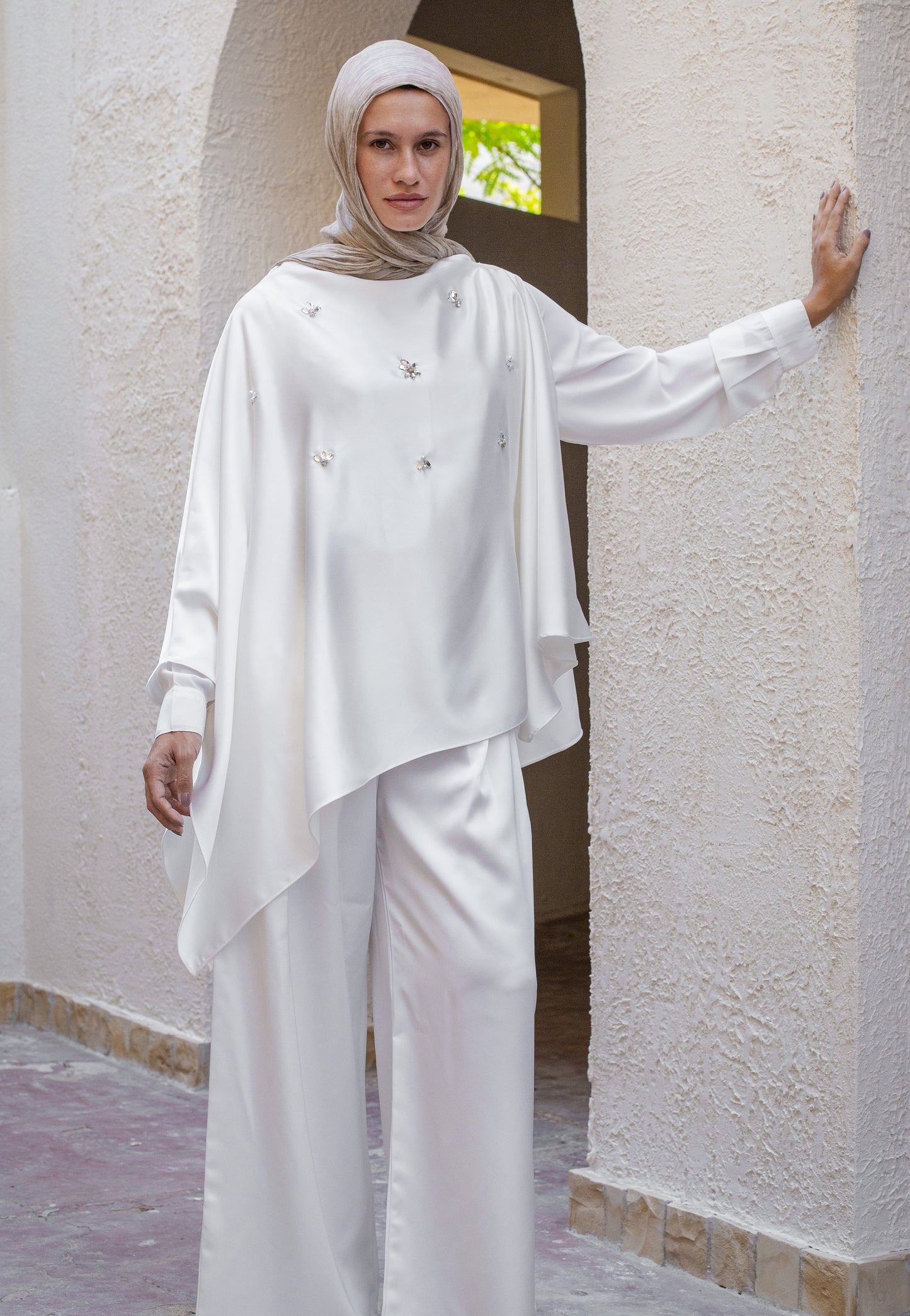 Diala Crystal Edition Set In Offwhite