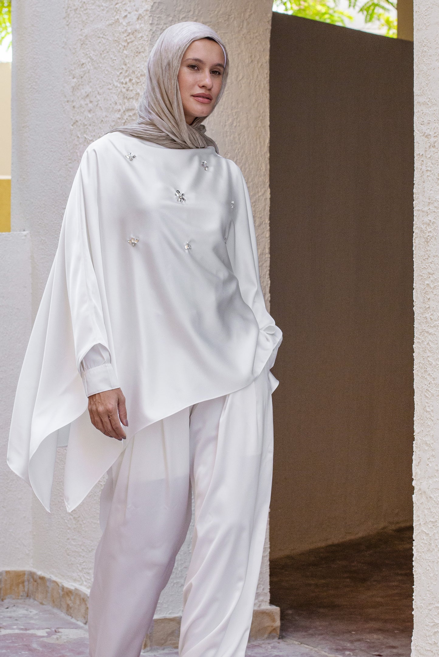 Diala Crystal Edition Set In Offwhite