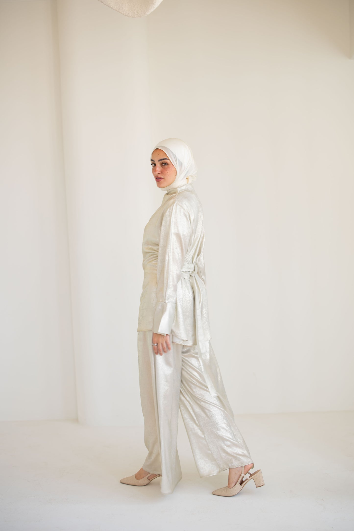 Draped Shimmer Set In White / Silver