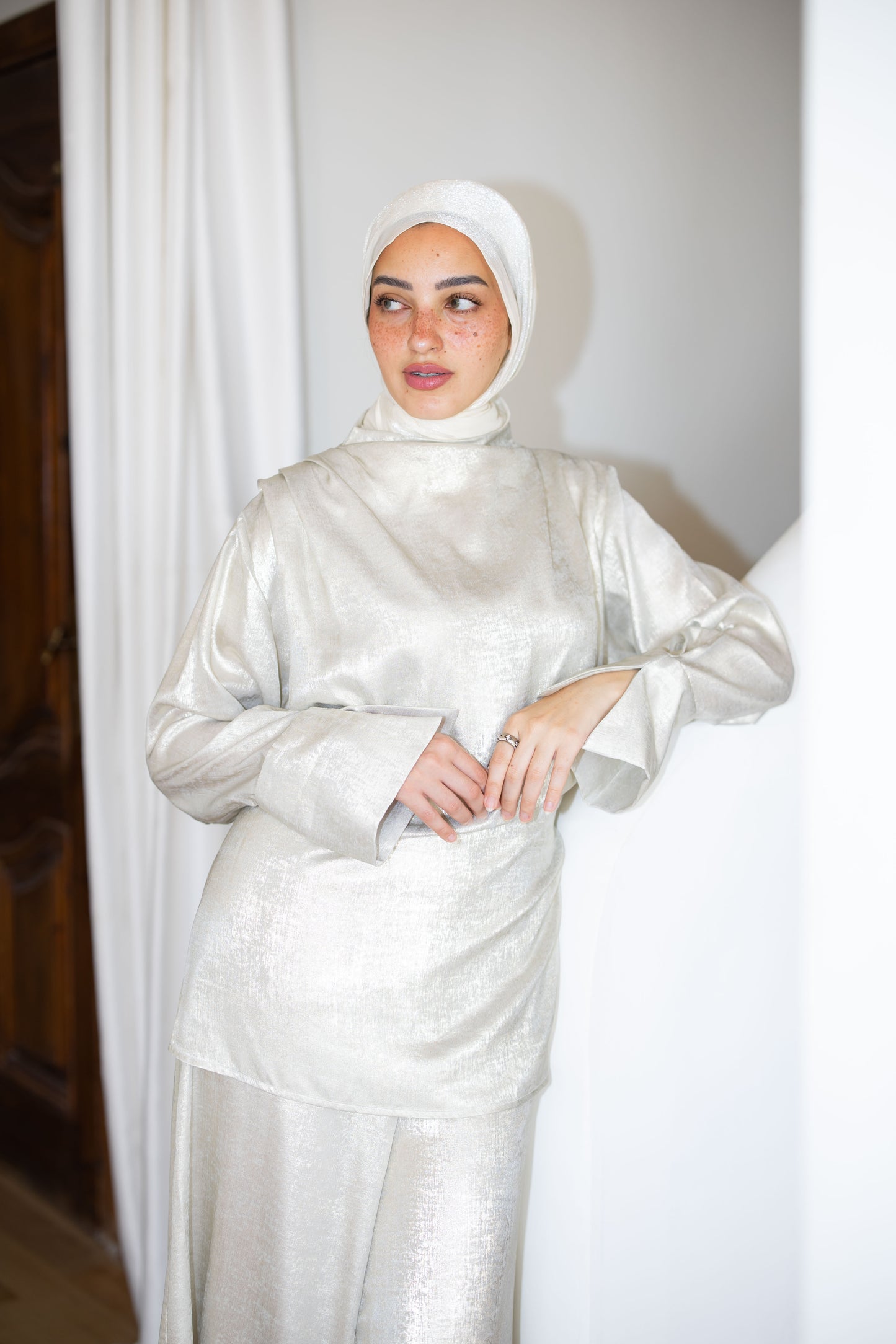 Draped Shimmer Set In White / Silver