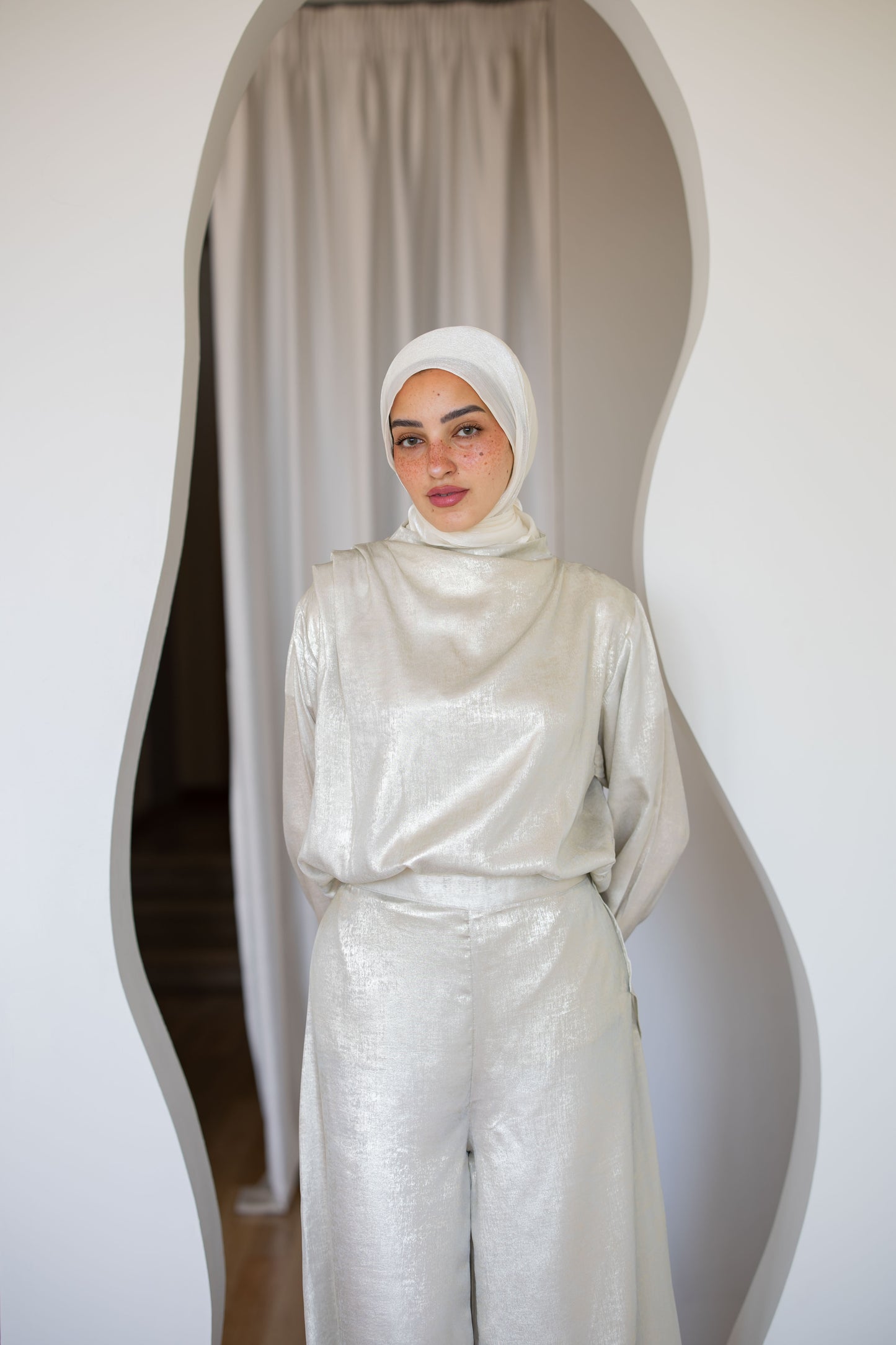 Draped Shimmer Set In White / Silver